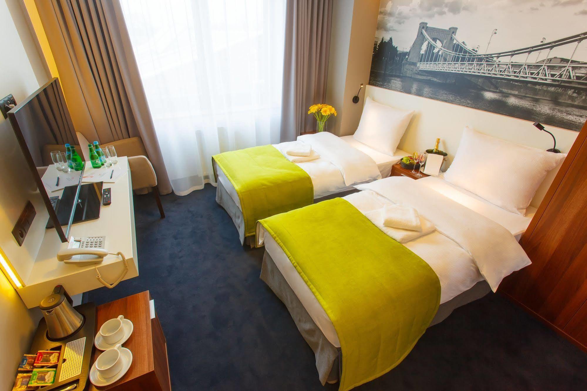 Terminal Hotel Wrocław Exteriör bild
